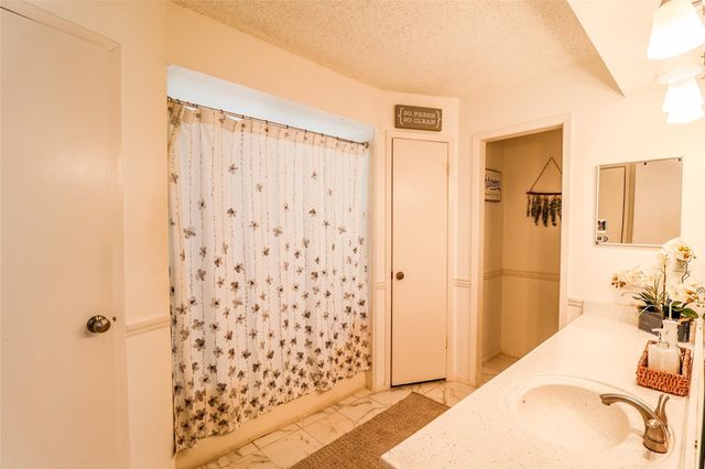 4110 Summit Valley Drive, Houston, TX 77082