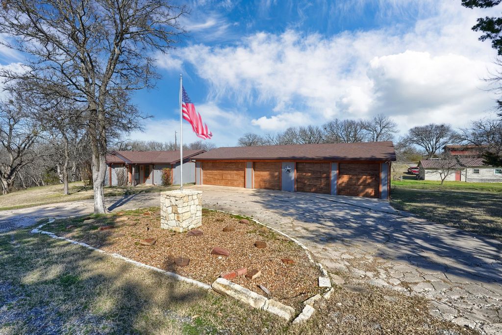 64 Elm Drive, Pottsboro, TX 75076