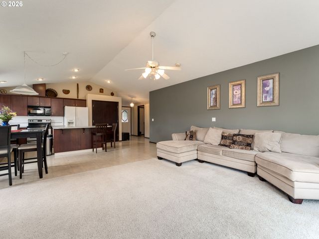 730 E 15TH Cir, La Center, WA 98629