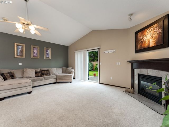 730 E 15TH Cir, La Center, WA 98629