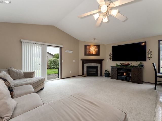 730 E 15TH Cir, La Center, WA 98629