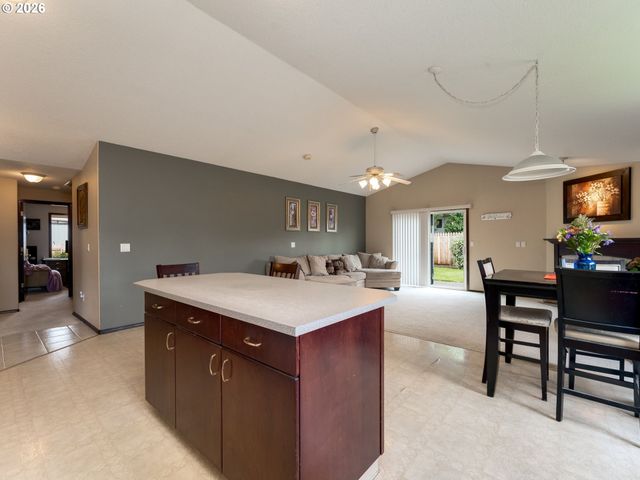 730 E 15TH Cir, La Center, WA 98629