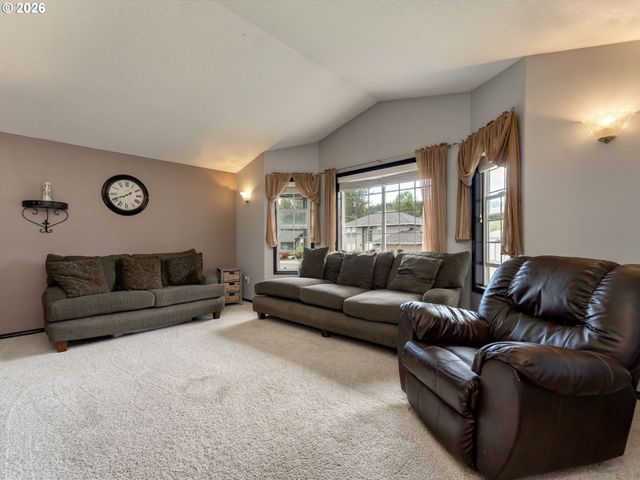 730 E 15TH Cir, La Center, WA 98629