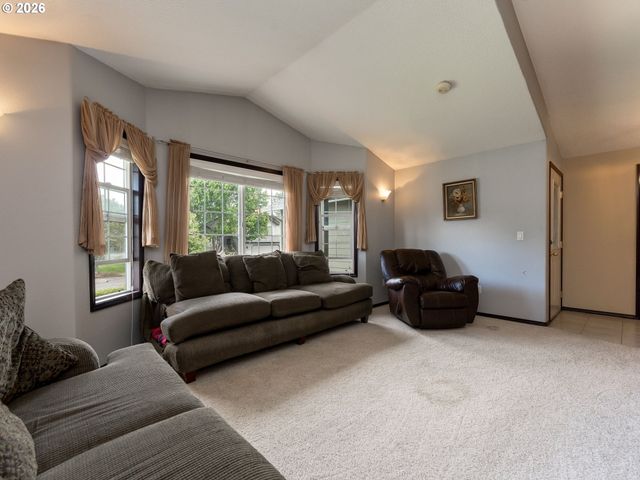 730 E 15TH Cir, La Center, WA 98629