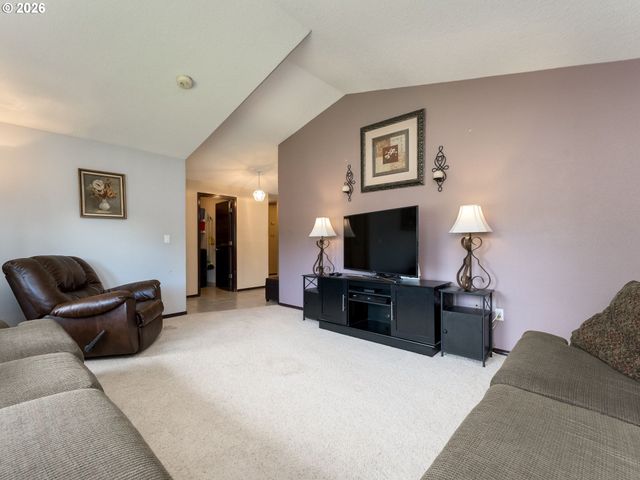 730 E 15TH Cir, La Center, WA 98629