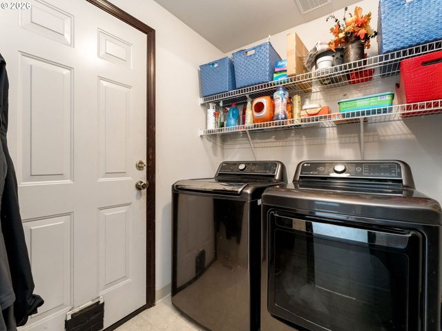 730 E 15TH Cir, La Center, WA 98629