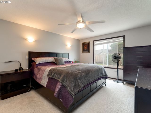 730 E 15TH Cir, La Center, WA 98629