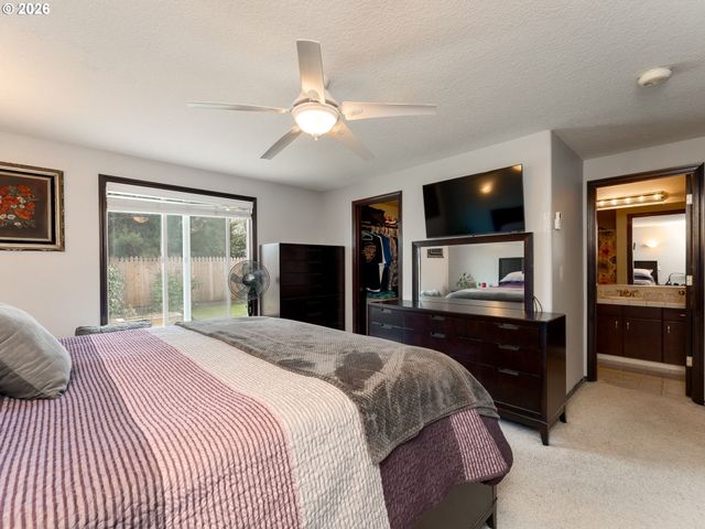 730 E 15TH Cir, La Center, WA 98629