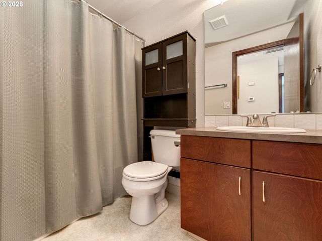 730 E 15TH Cir, La Center, WA 98629