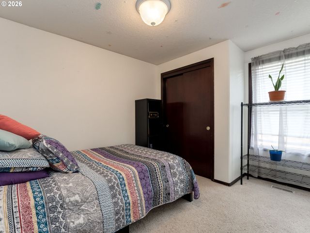 730 E 15TH Cir, La Center, WA 98629