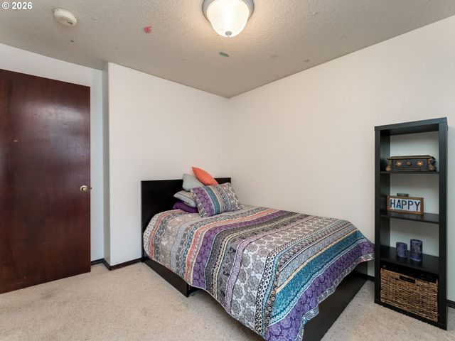 730 E 15TH Cir, La Center, WA 98629