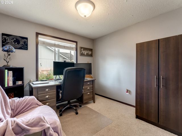 730 E 15TH Cir, La Center, WA 98629
