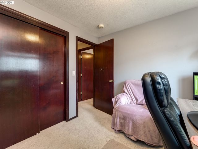 730 E 15TH Cir, La Center, WA 98629