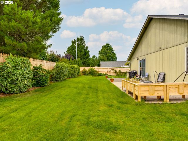730 E 15TH Cir, La Center, WA 98629