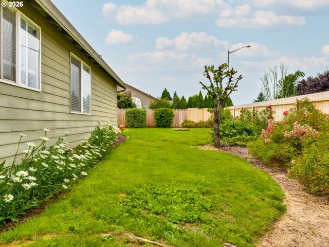 730 E 15TH Cir, La Center, WA 98629