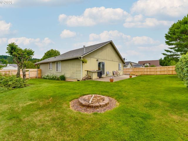 730 E 15TH Cir, La Center, WA 98629