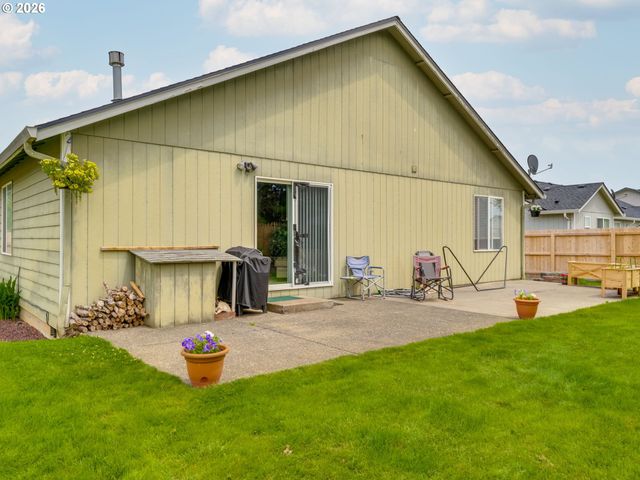 730 E 15TH Cir, La Center, WA 98629