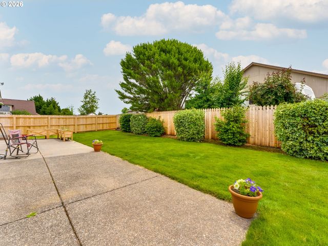 730 E 15TH Cir, La Center, WA 98629