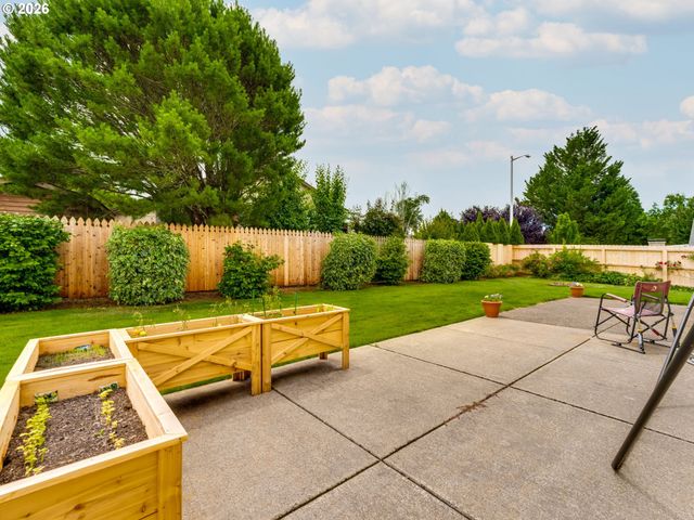 730 E 15TH Cir, La Center, WA 98629