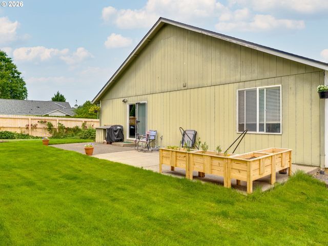 730 E 15TH Cir, La Center, WA 98629