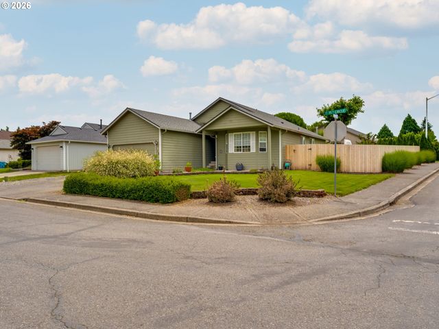 730 E 15TH Cir, La Center, WA 98629