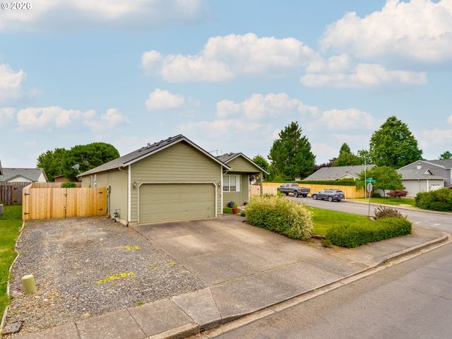 730 E 15TH Cir, La Center, WA 98629