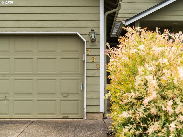730 E 15TH Cir, La Center, WA 98629