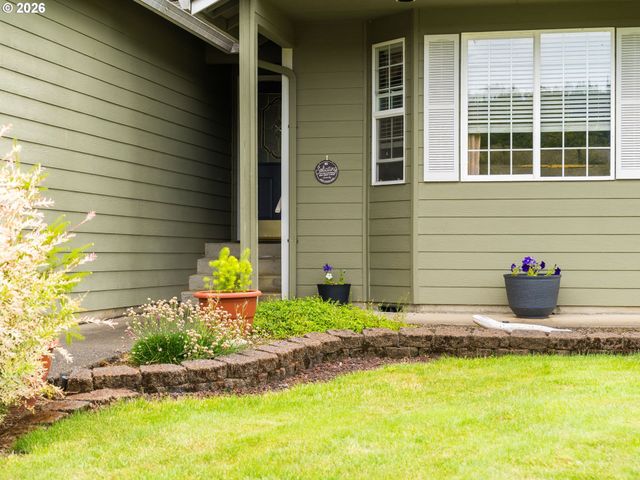 730 E 15TH Cir, La Center, WA 98629