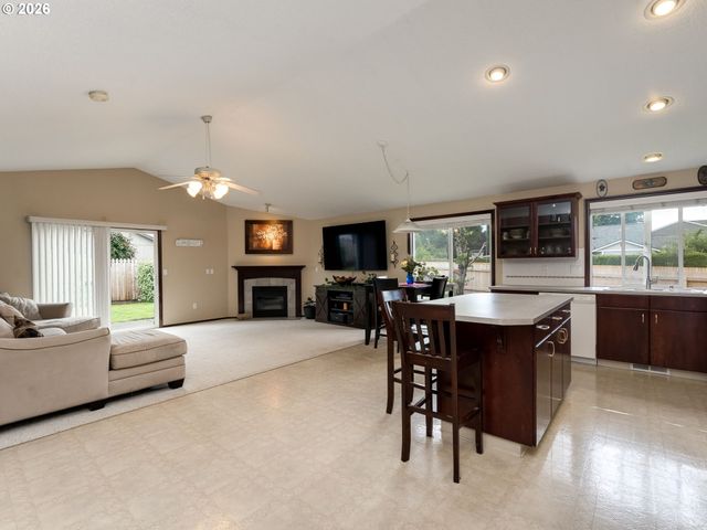 730 E 15TH Cir, La Center, WA 98629