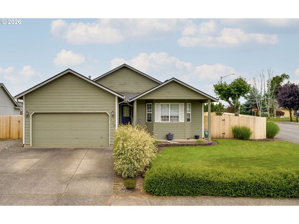 730 E 15TH Cir, La Center, WA 98629