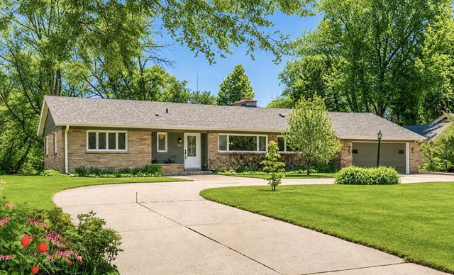 821 Montclaire AVENUE, Glendale, WI 53217