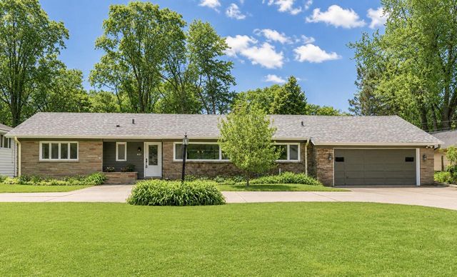 821 Montclaire AVENUE, Glendale, WI 53217
