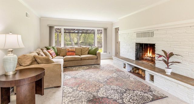 821 Montclaire AVENUE, Glendale, WI 53217