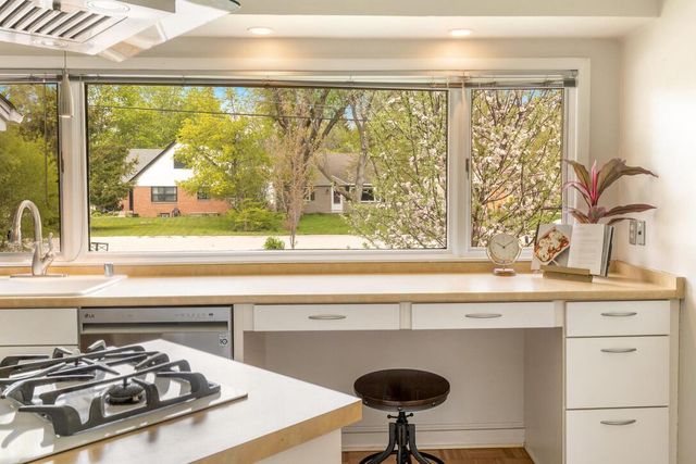 821 Montclaire AVENUE, Glendale, WI 53217