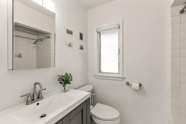 821 Montclaire AVENUE, Glendale, WI 53217