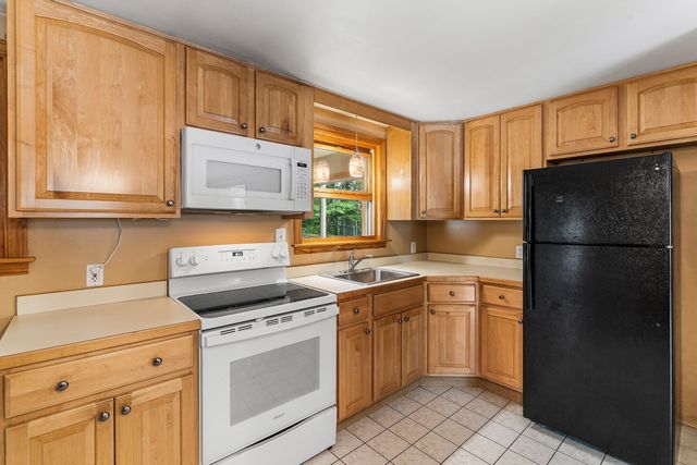62 Woodsbury Rd, Rockland, MA 02370