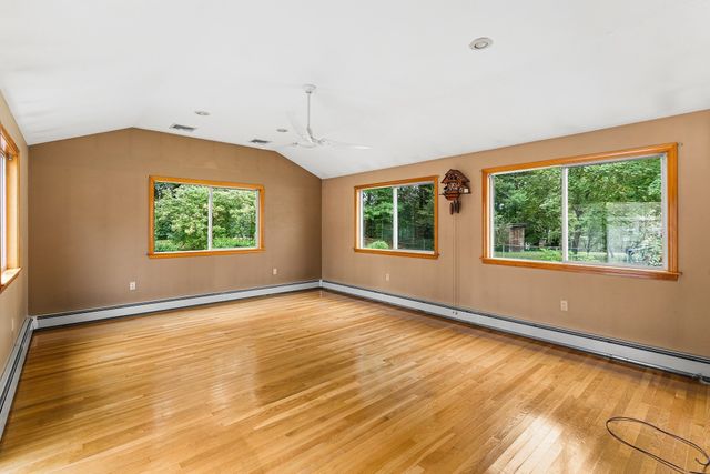 62 Woodsbury Rd, Rockland, MA 02370