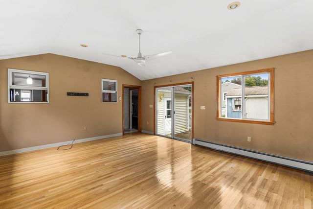 62 Woodsbury Rd, Rockland, MA 02370