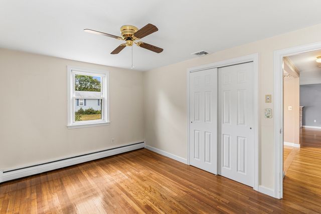 62 Woodsbury Rd, Rockland, MA 02370