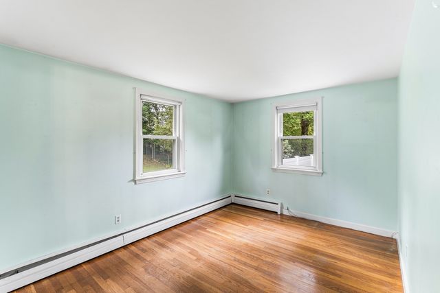 62 Woodsbury Rd, Rockland, MA 02370