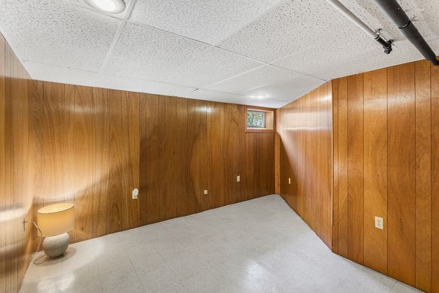 62 Woodsbury Rd, Rockland, MA 02370