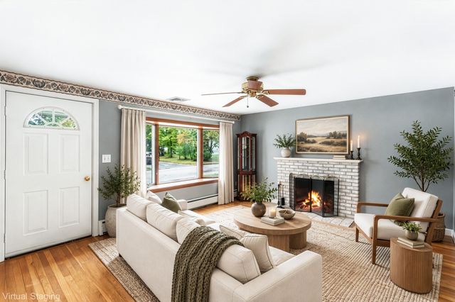 62 Woodsbury Rd, Rockland, MA 02370