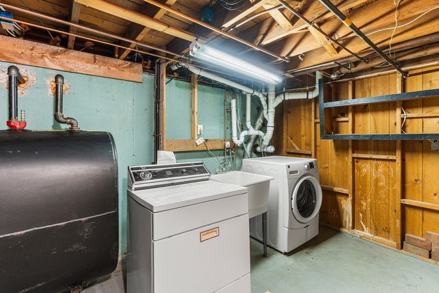 62 Woodsbury Rd, Rockland, MA 02370