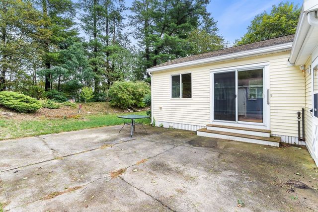 62 Woodsbury Rd, Rockland, MA 02370