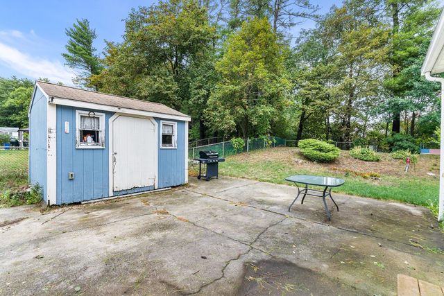 62 Woodsbury Rd, Rockland, MA 02370