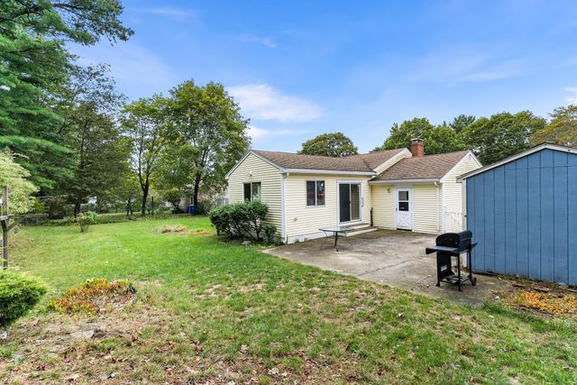 62 Woodsbury Rd, Rockland, MA 02370