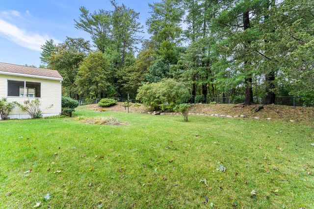 62 Woodsbury Rd, Rockland, MA 02370