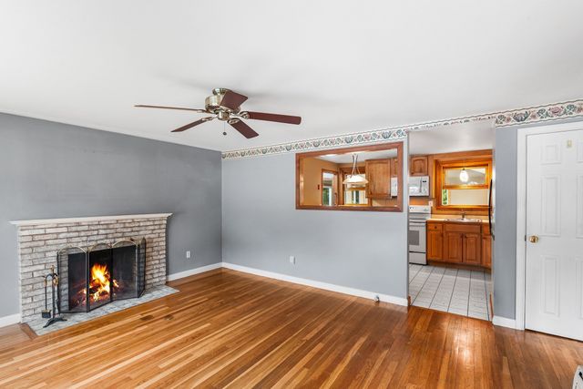 62 Woodsbury Rd, Rockland, MA 02370