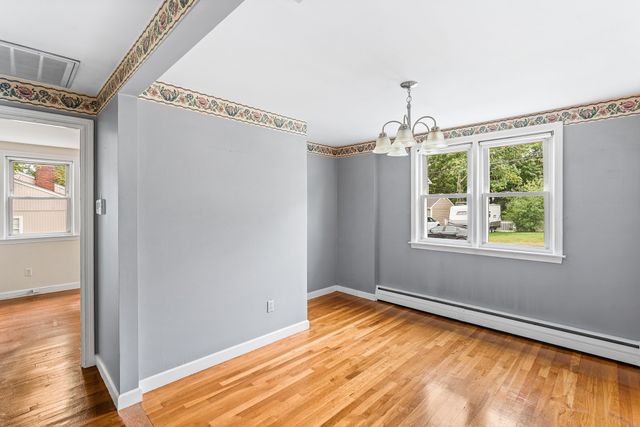 62 Woodsbury Rd, Rockland, MA 02370