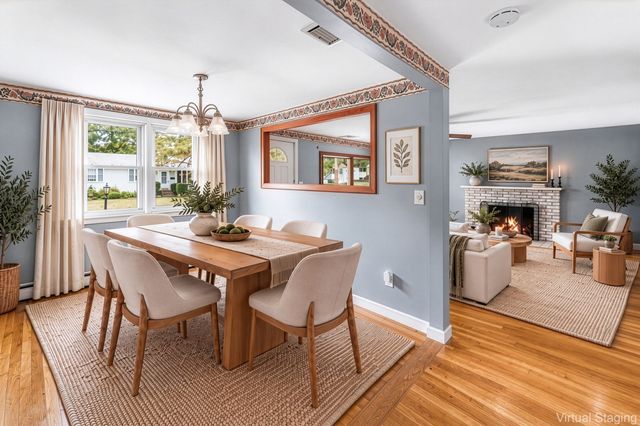 62 Woodsbury Rd, Rockland, MA 02370